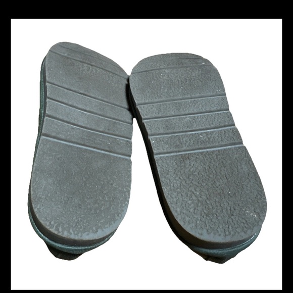 Stylish Green Leather Women’s Mary Jane Flats Size 7/38 - Picture 3 of 4